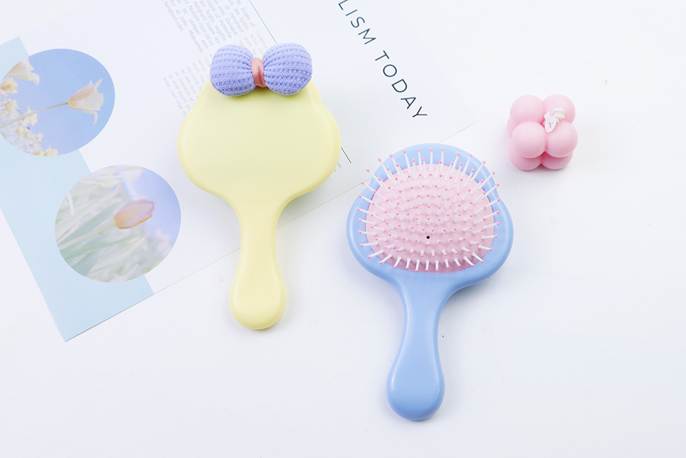 Mini Hairbrush